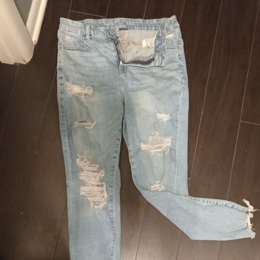American Eagle Outfitters Light Blue Distressed Women's Jeans